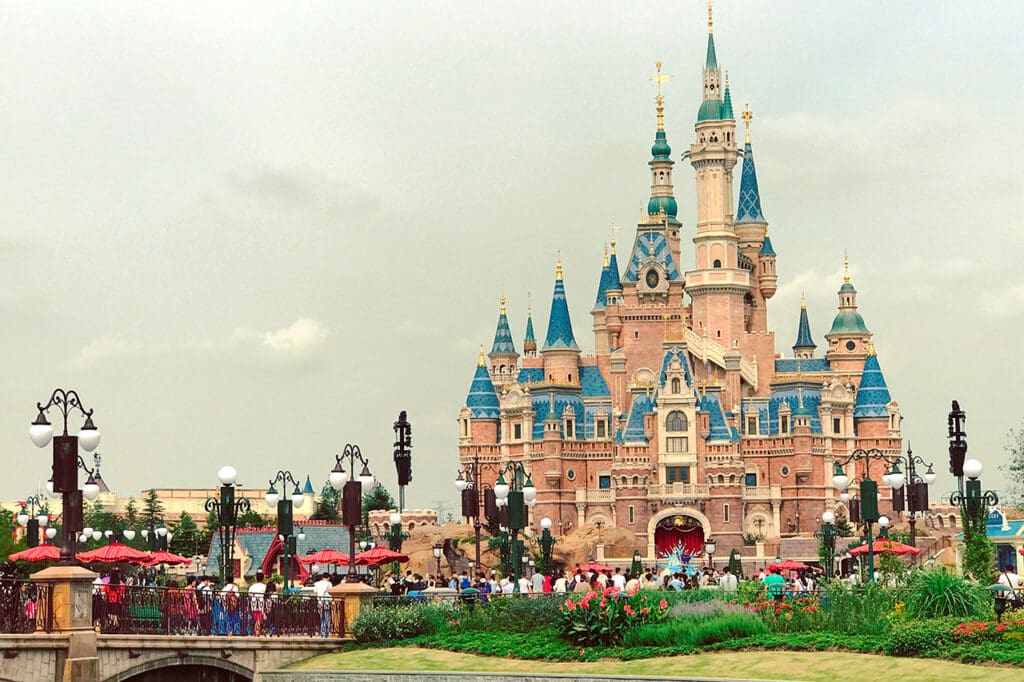 Onde fica a Disney na China?